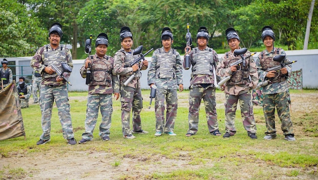 la squadra di paintball sarà pronta per la battaglia