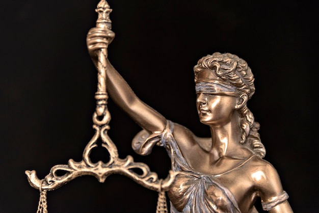 La statua della giustizia Lady giustizia o Iustitia