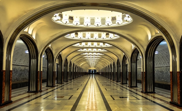 La stazione della metropolitana Mayakovskaya è una stazione della metropolitana di Mosca sulla linea Zamoskvoretskaya