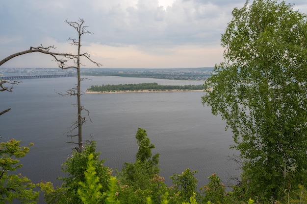 La stazione idroelettrica di Zhiguli o stazione idroelettrica di Zhigulyovskaya precedentemente nota come stazione idroelettrica di Kuybyshev fiume Volga