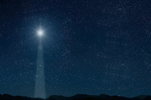 La stella risplende sul presepe di natale di Gesù Cristo.