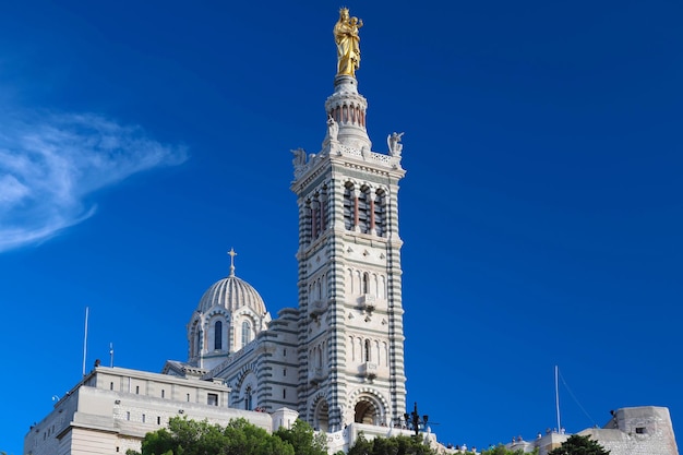 La storica basilica di Notre Dame de la Garde di Marsiglia nel sud della Francia