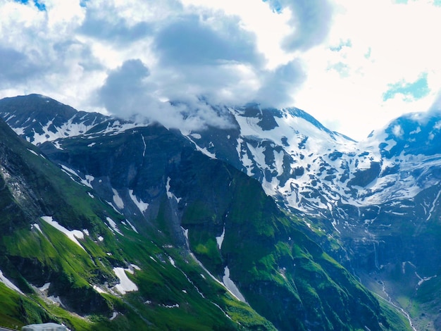 La Strada alpina del Grossglockner è un'impressionante strada panoramica delle Alpi austriache