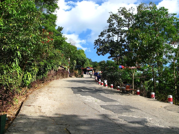 La strada per Kyaiktiyo Pagoda Golden rock Myanmar