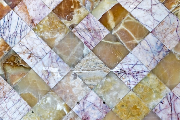 La superficie delle piastrelle decorative
