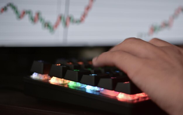 La tastiera è una tastiera con luci multicolori