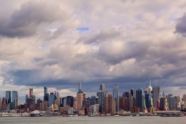 La tempesta di New York USA si rannuvola la città