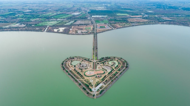 La Terra del Sacro Cuore - Talayluang a Sukhothai, Thailandia. Veduta aerea dal drone volante