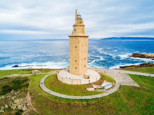 La Torre di Ercole o Torre de Ercole è un antico faro romano a A Coruña in Galizia, Spagna