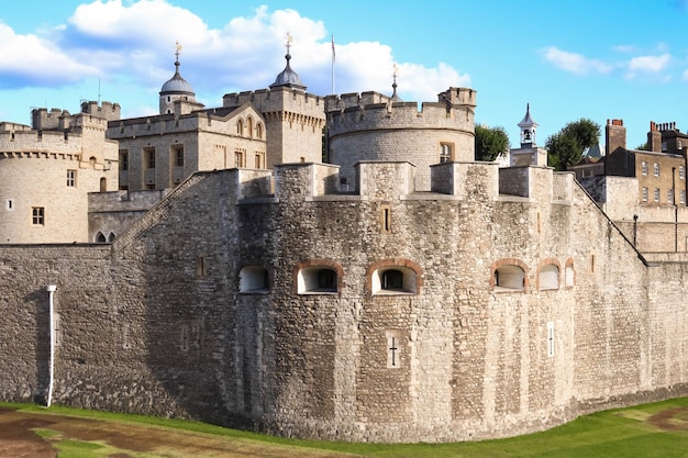 La Torre di Londra Parte degli storici palazzi reali che ospita i gioielli della corona