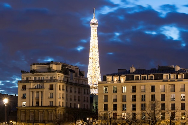 La Torre Eiffel in serata Parigi Francia