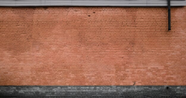 La trama del muro di mattoni di molte file di mattoni dipinti in colore marrone