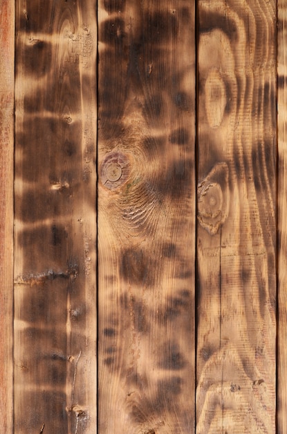 La trama del muro in legno bruciato.