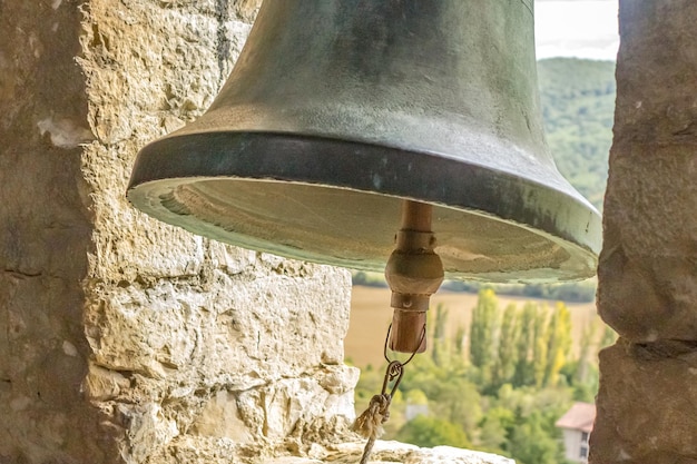 La vecchia campana Architettura medievale Campane della chiesa Le campane più antiche della regione della Navarra in Spagna