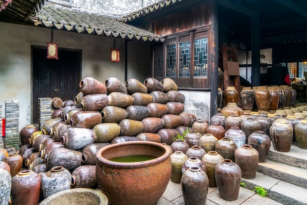La vecchia cantina nella città antica di Zhouzhuang