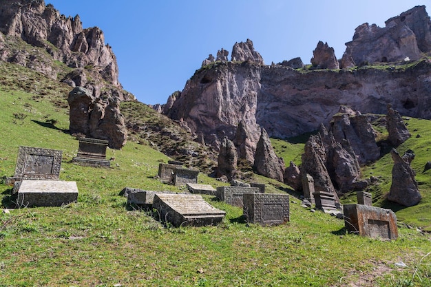 La vecchia città di Goris con le formazioni rocciose uniche dell'Armenia meridionale