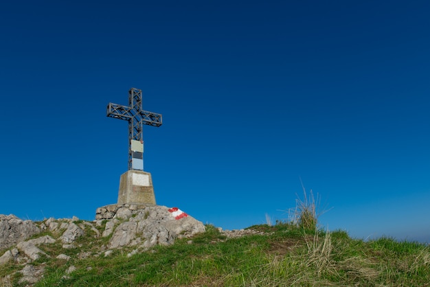 La vetta attraversa una montagna