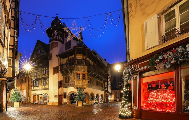 La via Colmar decorata per Natale Alsazia Francia
