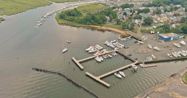 La vista aerea delle numerose barche attracca nel porto del New Jersey in America