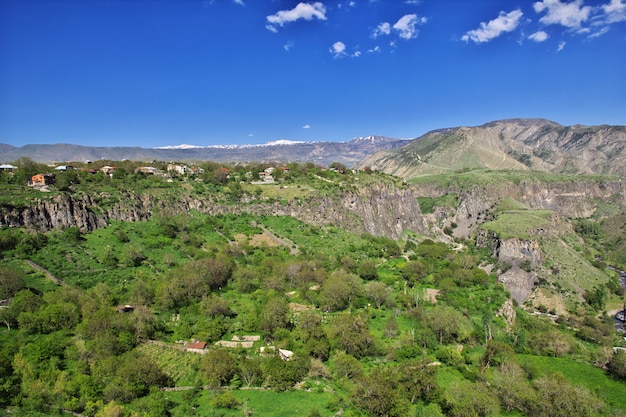 La vista dal tempio di Garni sulle montagne del Caucaso, Armenia