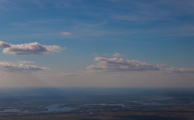 La vista dall&#39;alto da una finestra del piano di volo