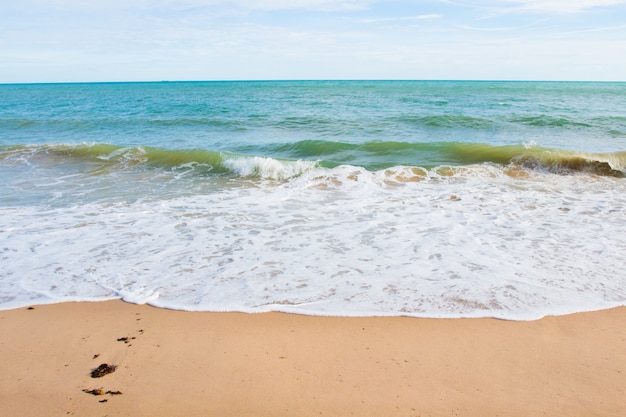 La vista della spiaggia in Thailandia