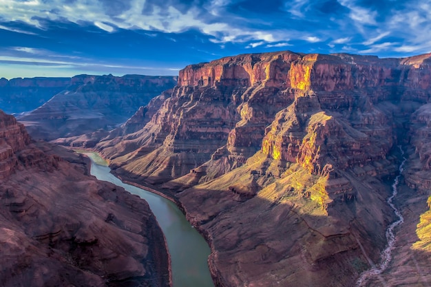 La vista panoramica del Grand Canyon contro il cielo