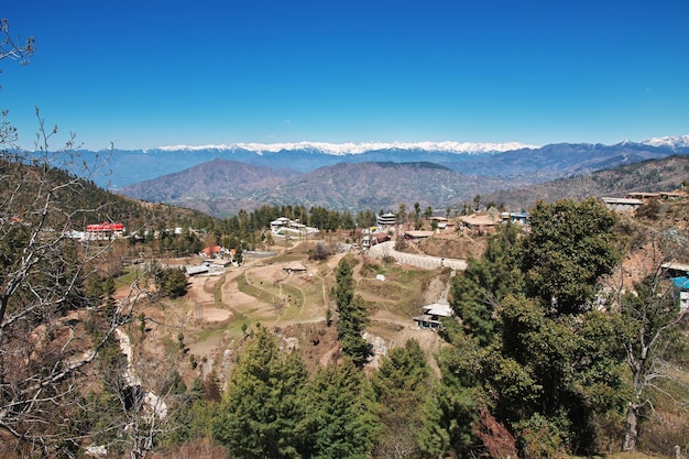 La vista panoramica dell'Himalaya a Malam Jabba vicino alla montagna Hindu Kush in Pakistan
