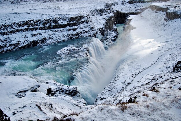 La vista panoramica della cascata
