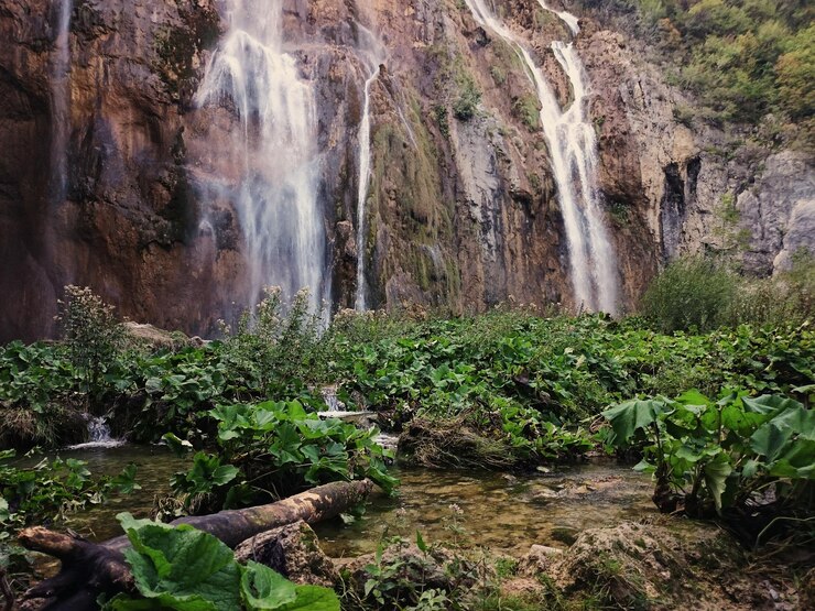Foto la vista panoramica della cascata