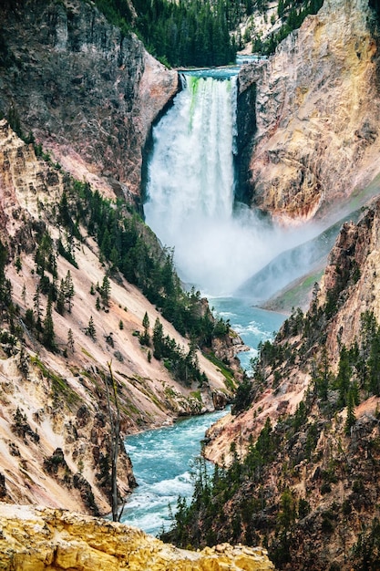 La vista panoramica della cascata