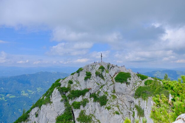 La vista panoramica della montagna contro il cielo