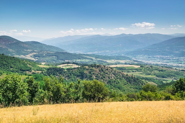La vista panoramica delle montagne contro il cielo