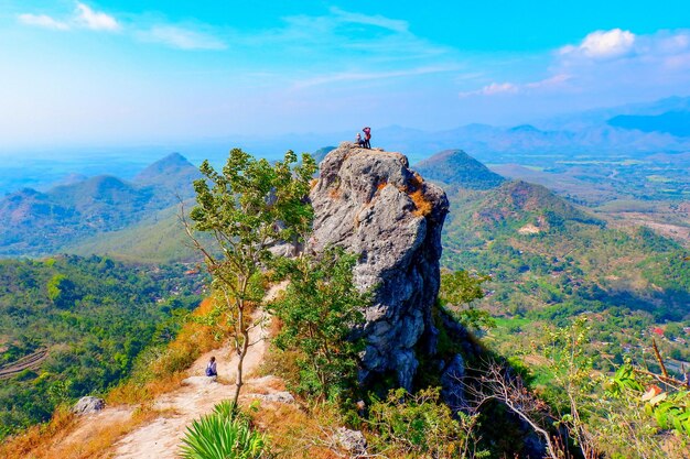 La vista panoramica delle montagne contro il cielo