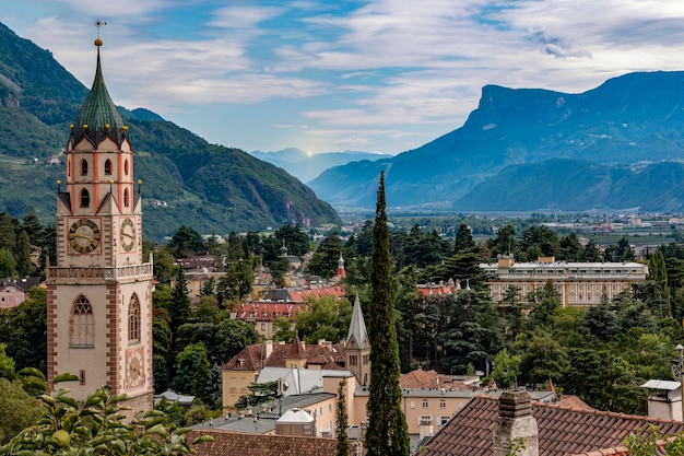 La vista panoramica delle montagne contro il cielo
