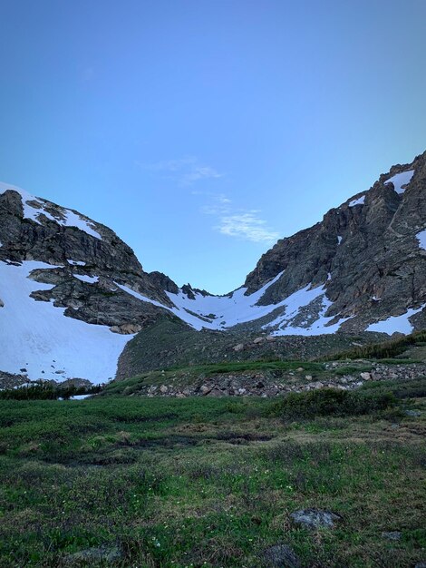 La vista panoramica delle montagne contro il cielo