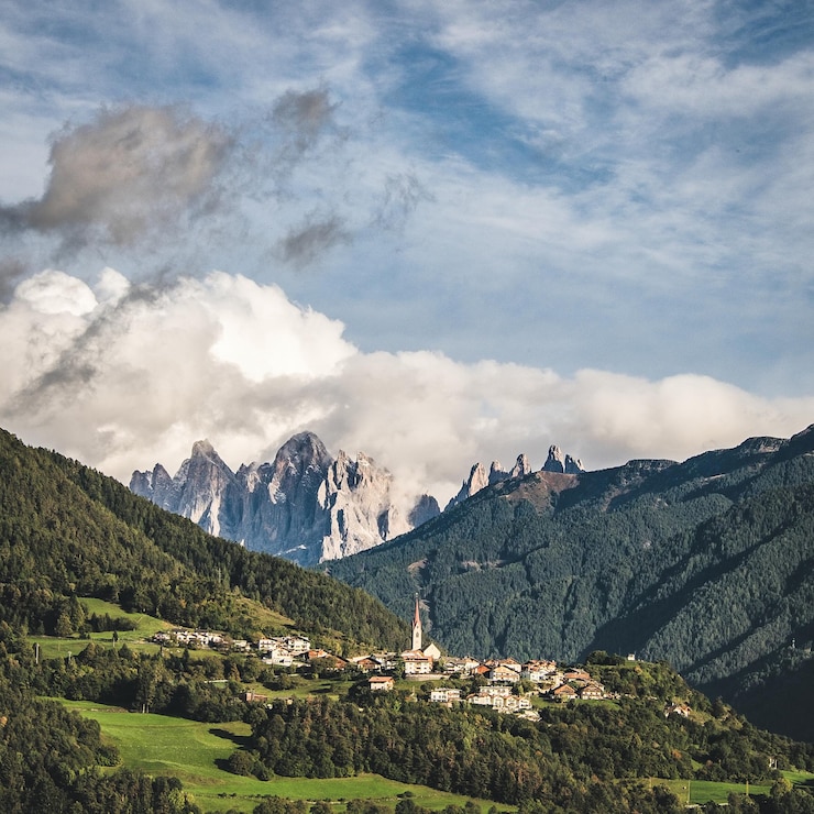 Foto la vista panoramica delle montagne contro il cielo