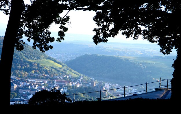 La vista panoramica delle montagne contro il cielo