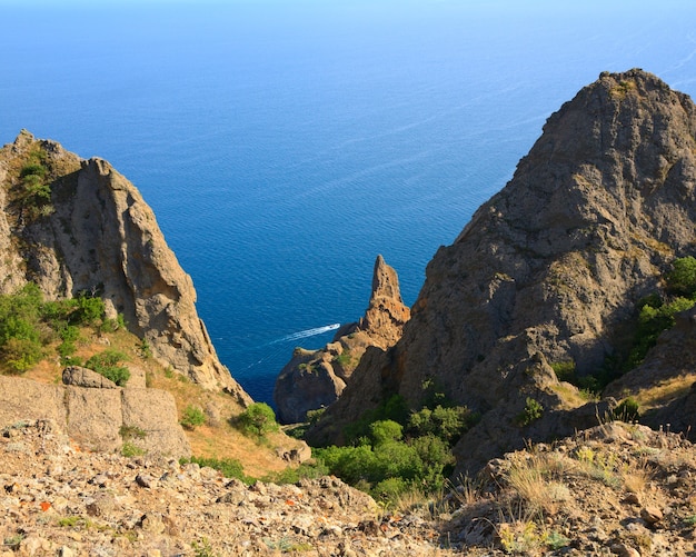 La vista su Karadag (riserva sul luogo dell'antico vulcano spento - Crimea, Ucraina)