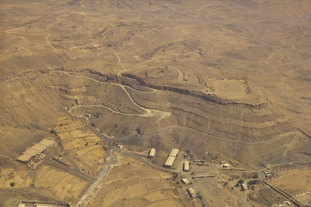 La vista sul deserto dello Yemen dall'aereo