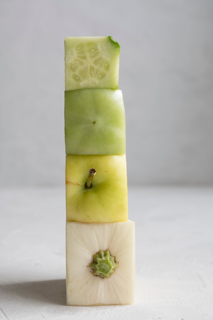 La vitamina del testo è scritta su cubi di legno con compresse su cubi. Foto di alta qualità.