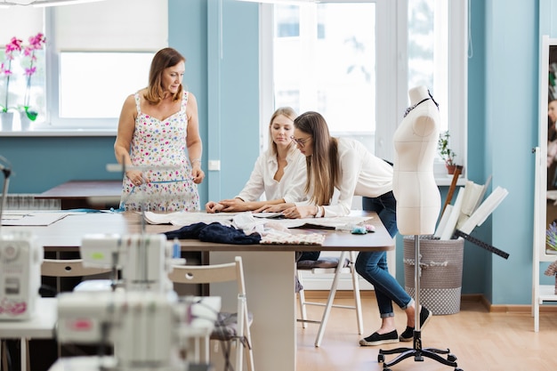 Laboratorio di sarti di moda