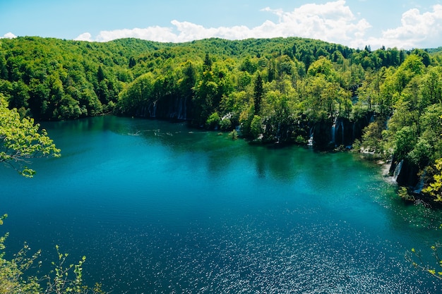 Laghi di Plitvice croazia il territorio del parco nazionale