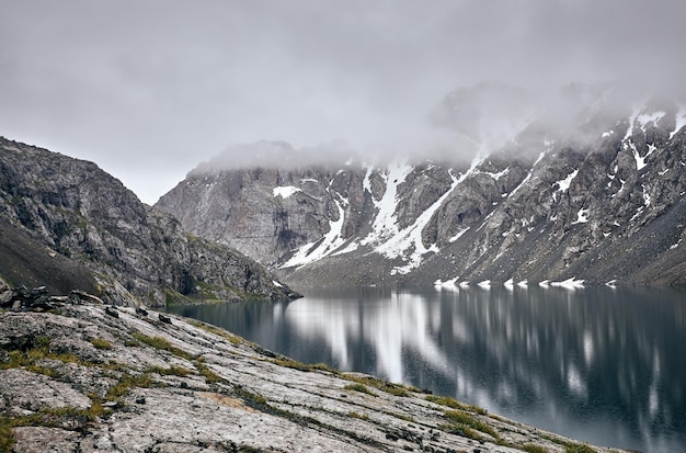 Lago Ala Kul in Kirghizistan