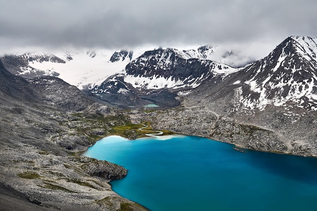 Lago Ala Kul in Kirghizistan