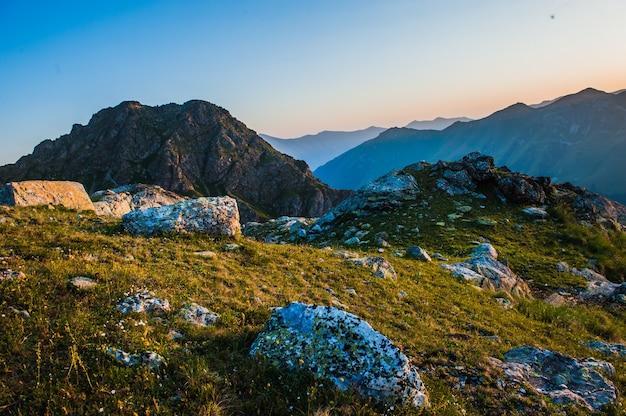 Lago alpino tra le rocce, Arhyz, Federazione Russa