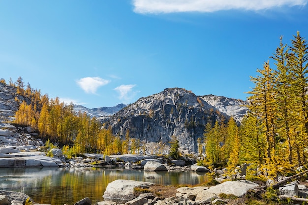 lago alpino