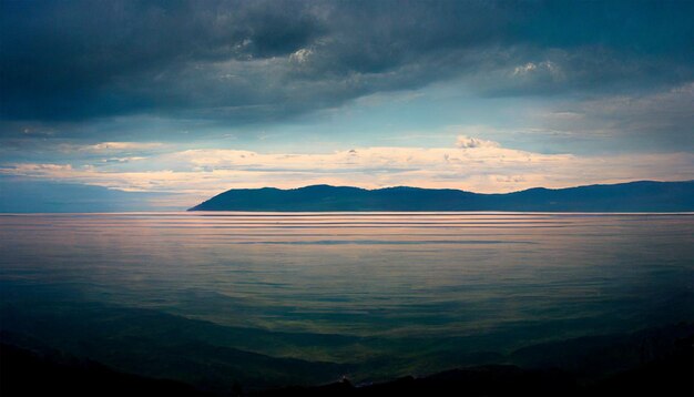 Lago Baikal cielo nuvoloso acqua di montagna