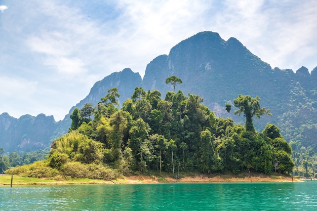 Lago Cheow Lan in Tailandia