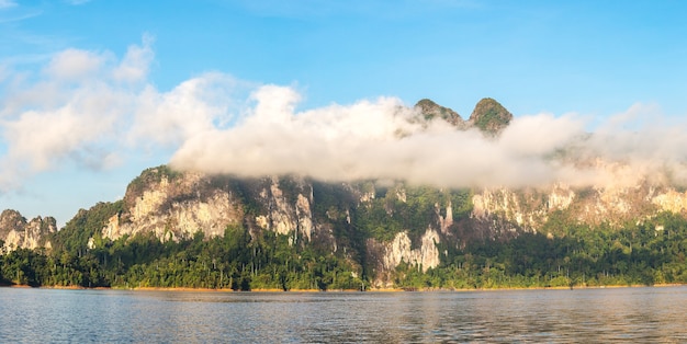 Lago Cheow Lan, Parco Nazionale Khao Sok in Thailandia